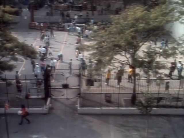 Me and Julio down by the school yard, Paul Simon