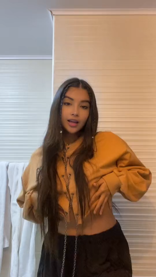 Dancing Sara ,Copa Cabana, Colombia #8, Saravalentina