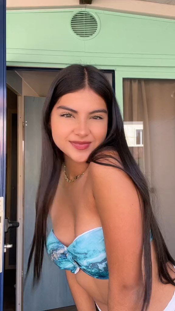 Dancing Sara ,Copa Cabana, Colombia #6, Saravalentina