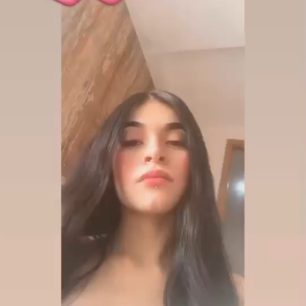 Fernanda at Xmas 2024_15