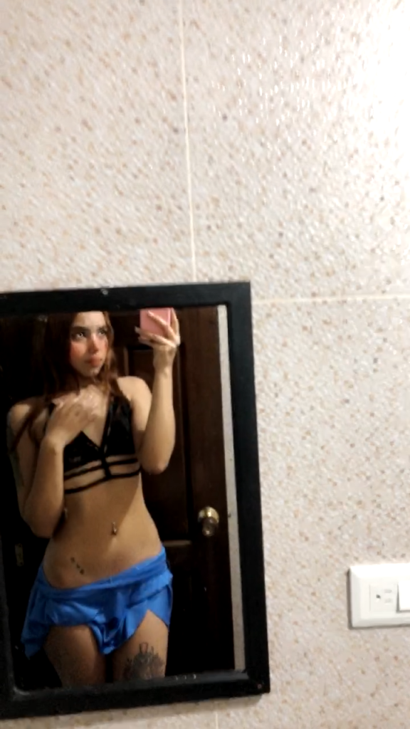 Daniela Madrid Durango, In the mirror